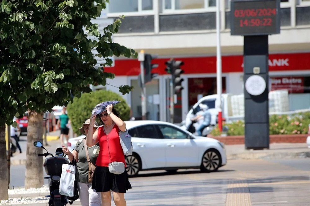 Çöl sıcakları geliyor: Batı bölgelerinde 40-45 dereceyi göreceğiz!