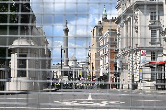 Londra'da karşıt eylemler: Aşırı sağcılar ve ırkçılık karşıtları karşı karşıya!