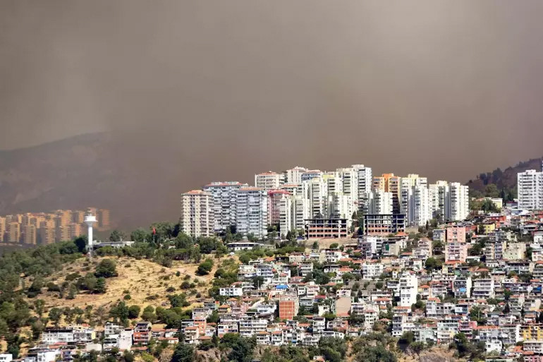 4 ilde orman yangınlarıyla mücadele: Alevler İzmir'e ulaştı!