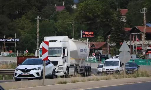 Tünel kapandı, esnafın yüzü güldü