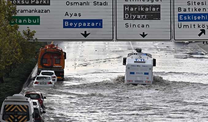 Sağanak Ankara'yı felç etti