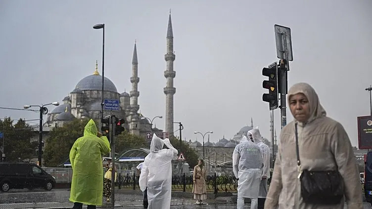 Meteoroloji saat verdi: İstanbul için kuvvetli sağanak uyarısı!