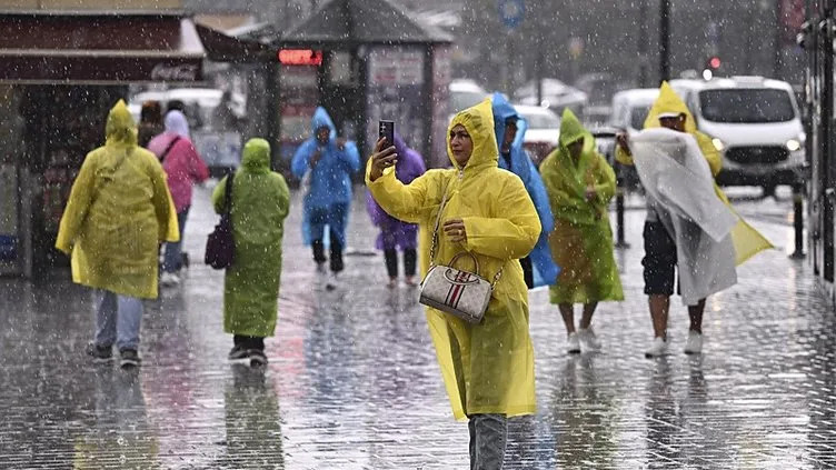 Meteoroloji saat verdi: İstanbul için kuvvetli sağanak uyarısı!