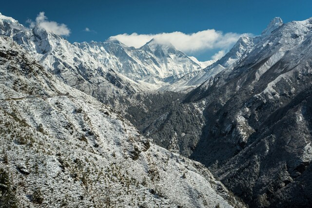 Everest'in ünvanı tehlikede: Dünyanın en yüksek dağı mı?